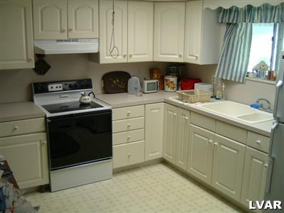 4417 Hecktown Road Bethlehem, PA 18020 - Photo 5 of 5 KITCHEN