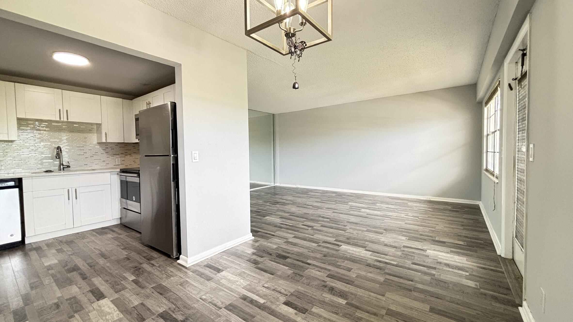 114 Preston Way Boca Raton, FL 33434 - Photo 3 of 18 Kitchen