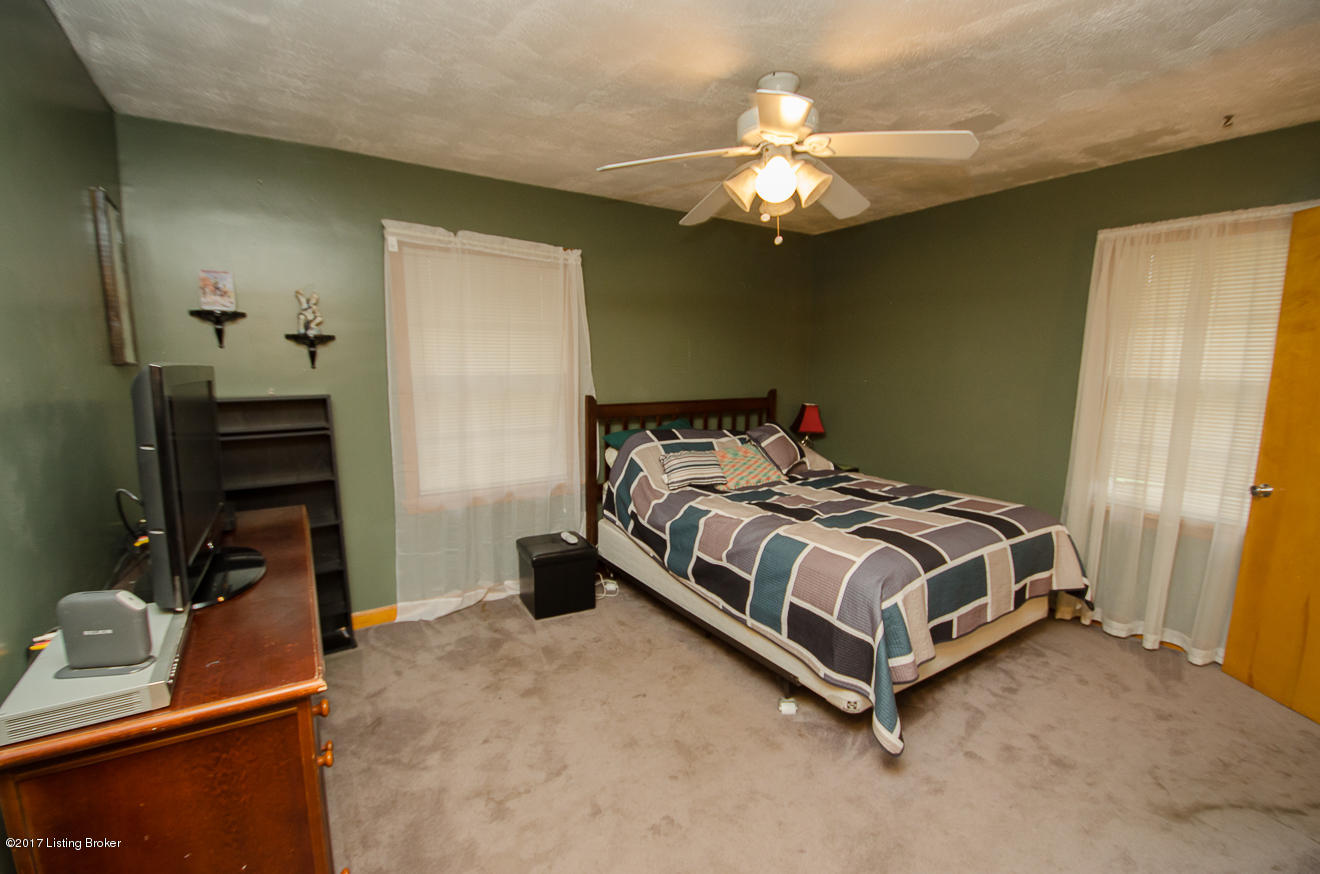3507 Janell Road Louisville, KY 40216 - Photo 14 of 32 Master Bed