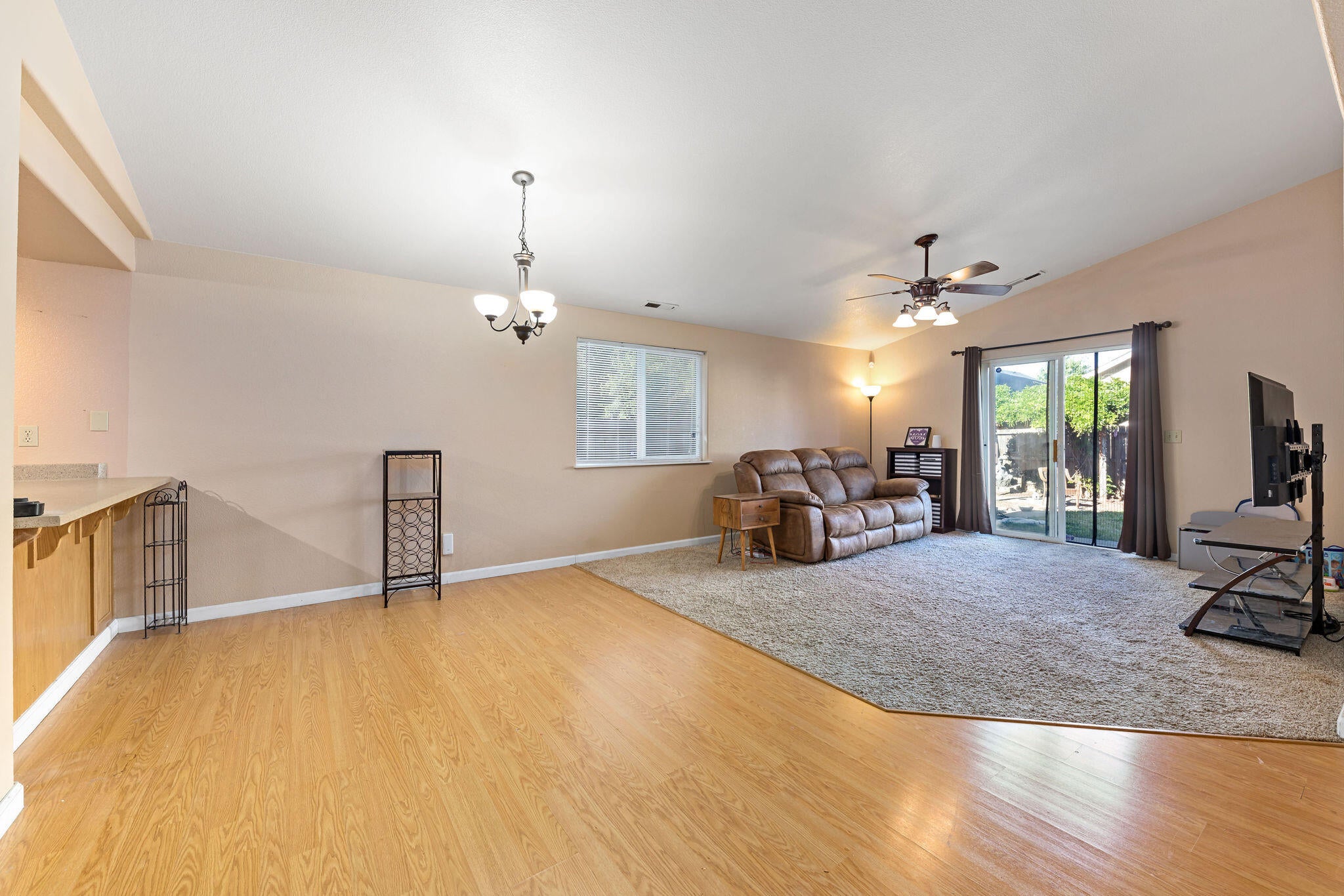 745 Tami Road Grants Pass, OR 97526 - Photo 5 of 31 079A9255