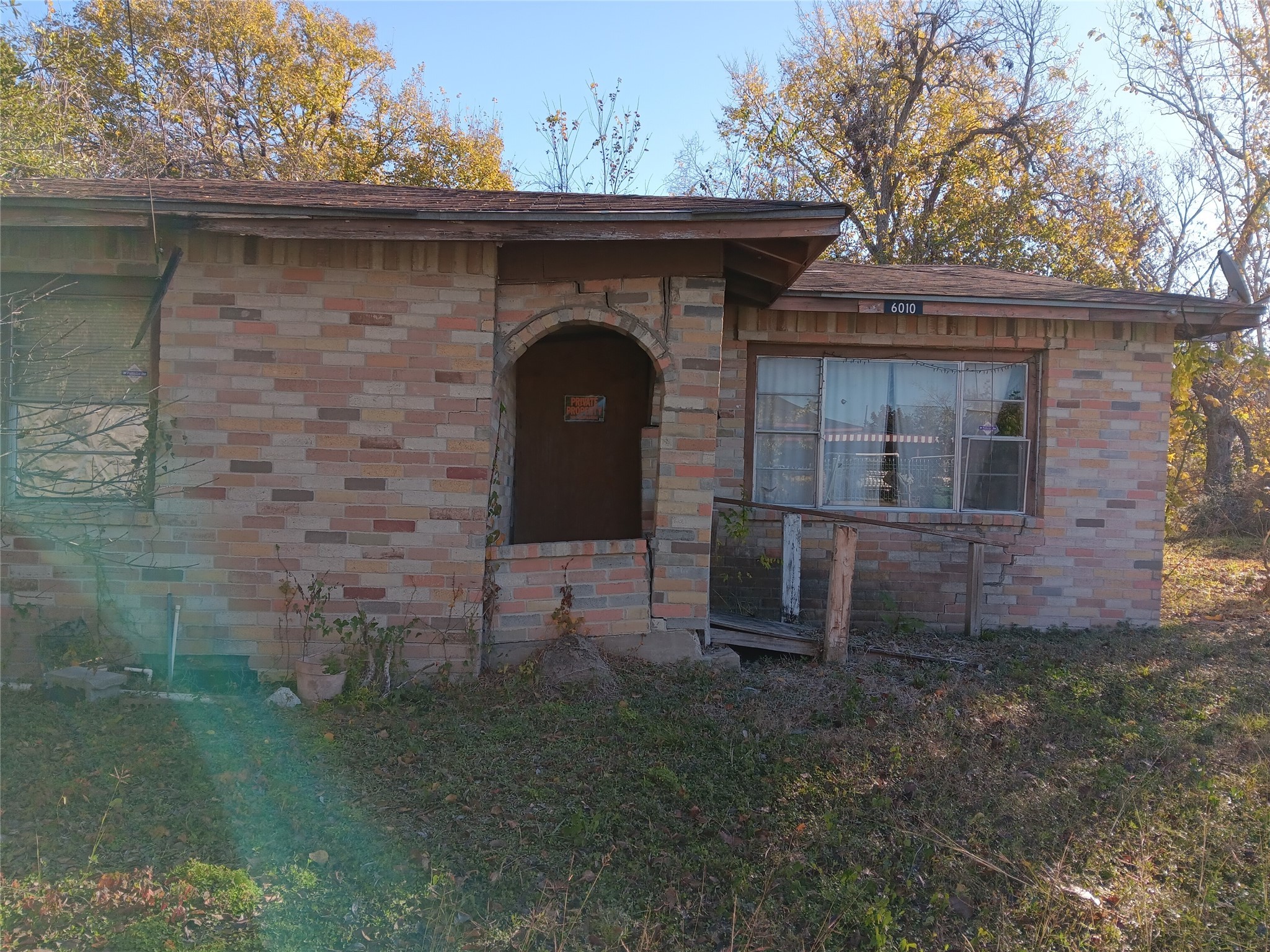 6010 Haight Street Houston, TX 77028 - Photo 1 of 4 a front view of a house with garden