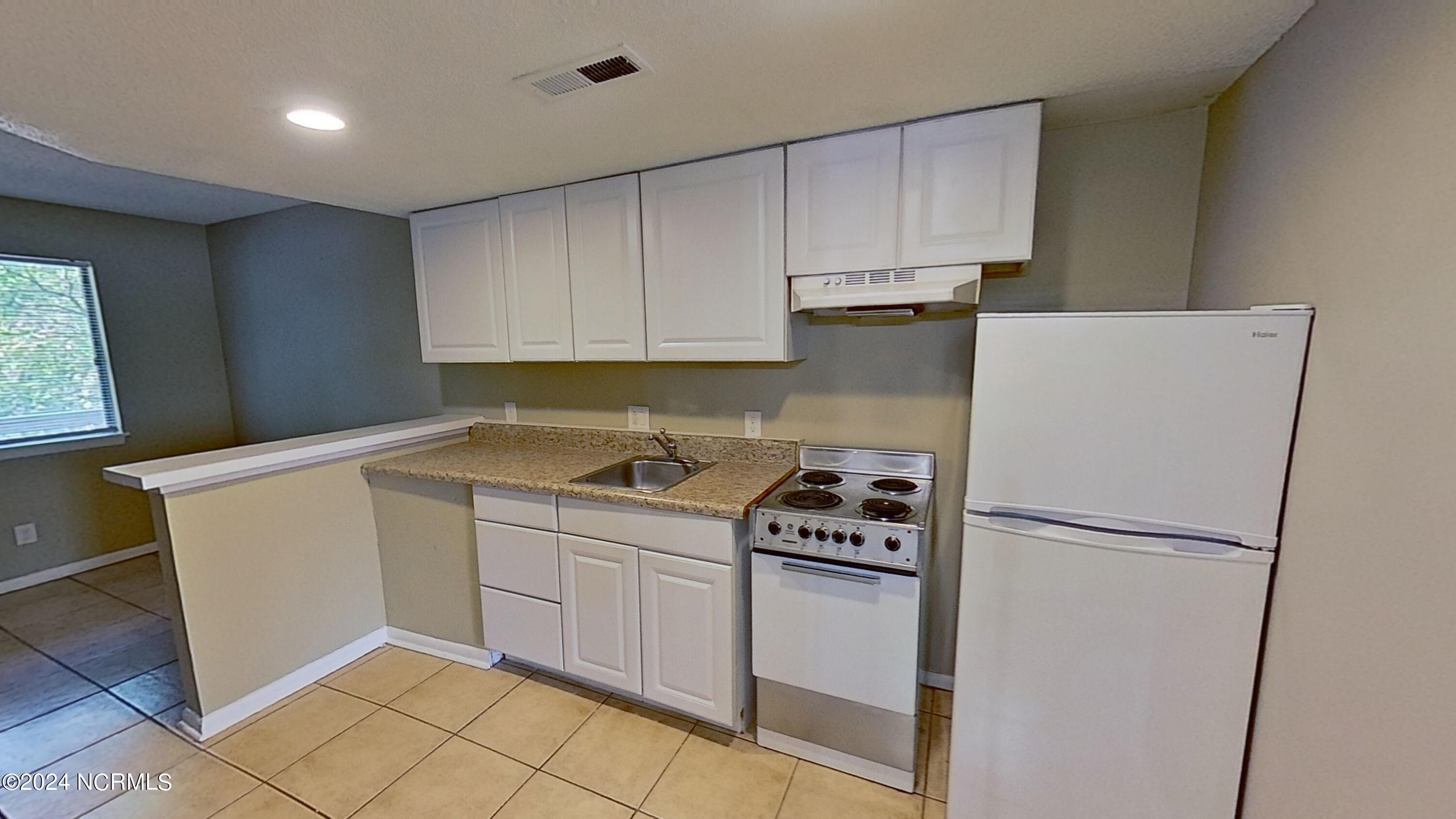 4750 Seahawk Court, Unit 8 Wilmington, NC 28403 - Photo 8 of 13 08-4750 Seahawk Square