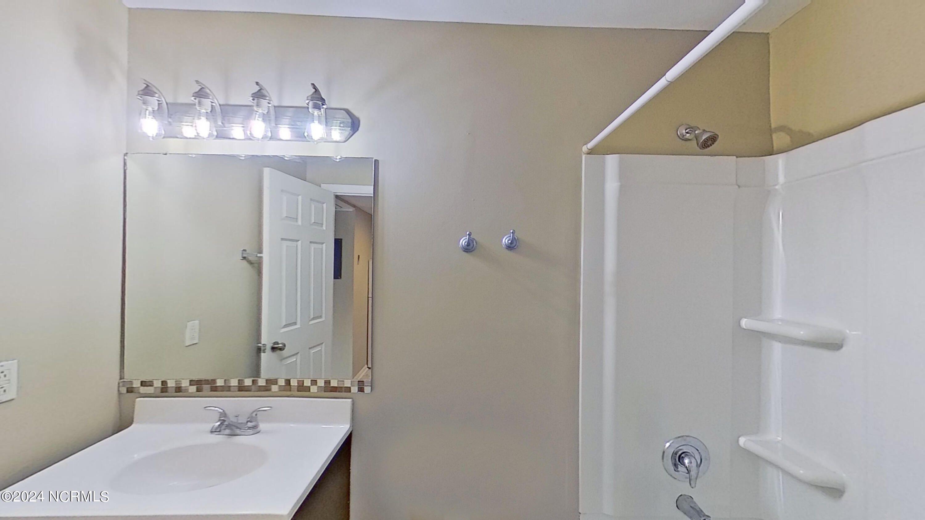 4750 Seahawk Court, Unit 8 Wilmington, NC 28403 - Photo 9 of 13 09-4750 Seahawk Square