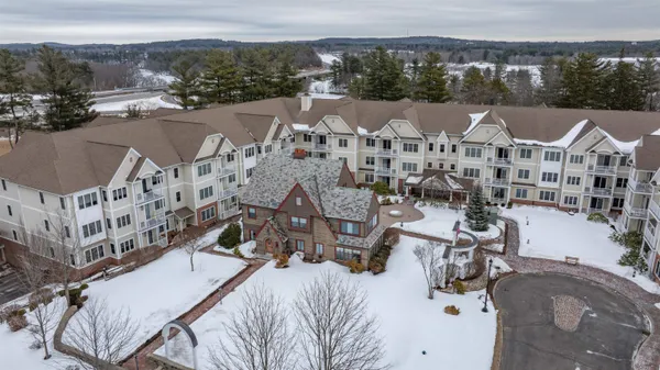 $420,000 | 160 Daniel Webster Highway, Unit 319, Nashua, NH 03060