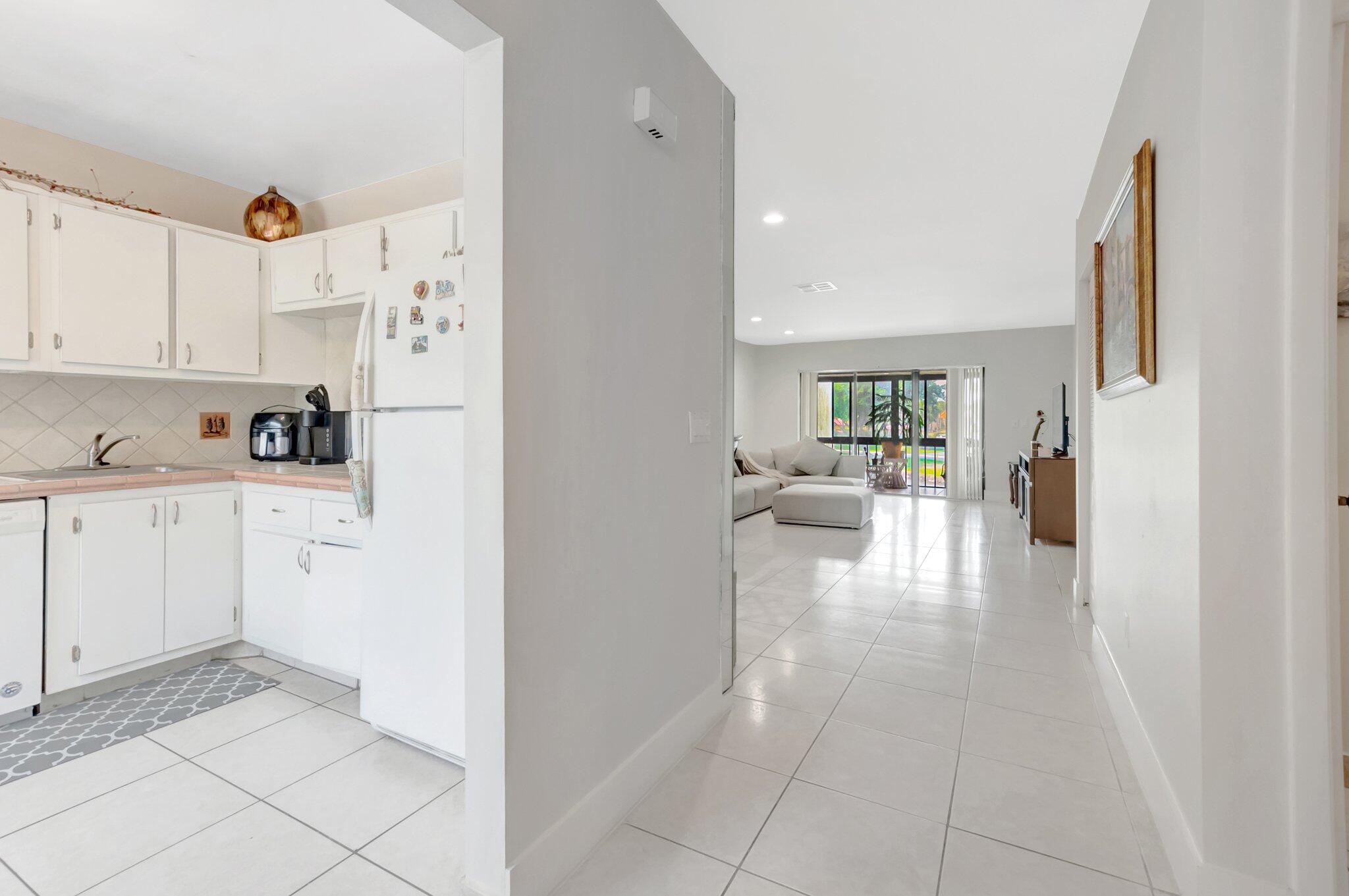 21214 Lago Circle, Unit 8F Boca Raton, FL 33433 - Photo 5 of 38 16-web-or-mls-DSC_0546