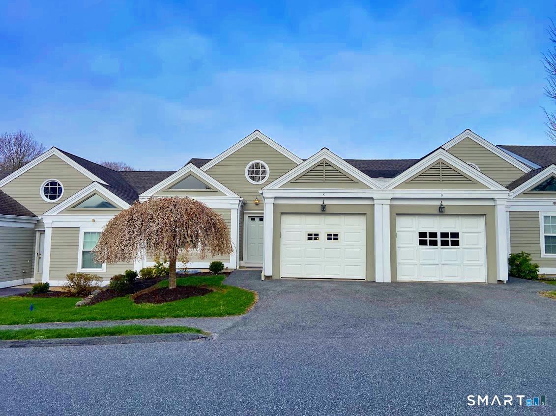 8 St George Place, Unit 8 Newtown, CT 06482 - Photo 4 of 31