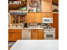 41565 Deerhorn Road Springfield, OR 97478 - Photo 15 of 26 Gallery Image 15
