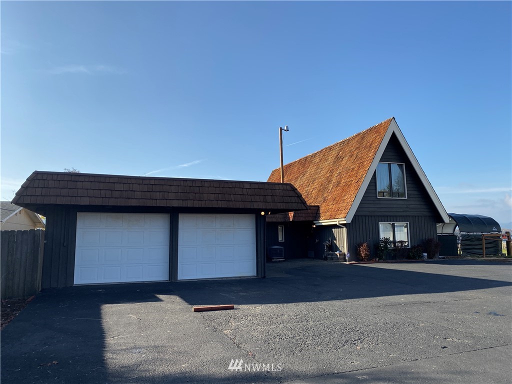 7419 Willow Grove Road Longview, WA 98632 - Photo 2 of 24 a house view with a outdoor space