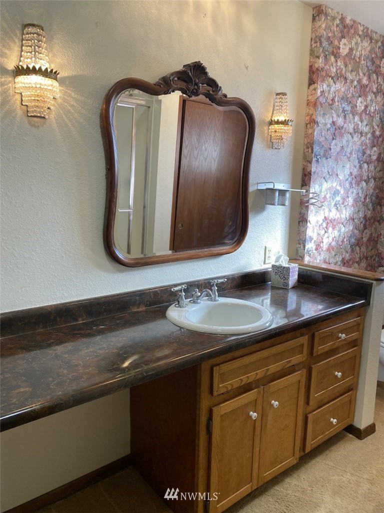 7419 Willow Grove Road Longview, WA 98632 - Photo 16 of 24 a bathroom with a sink and a mirror