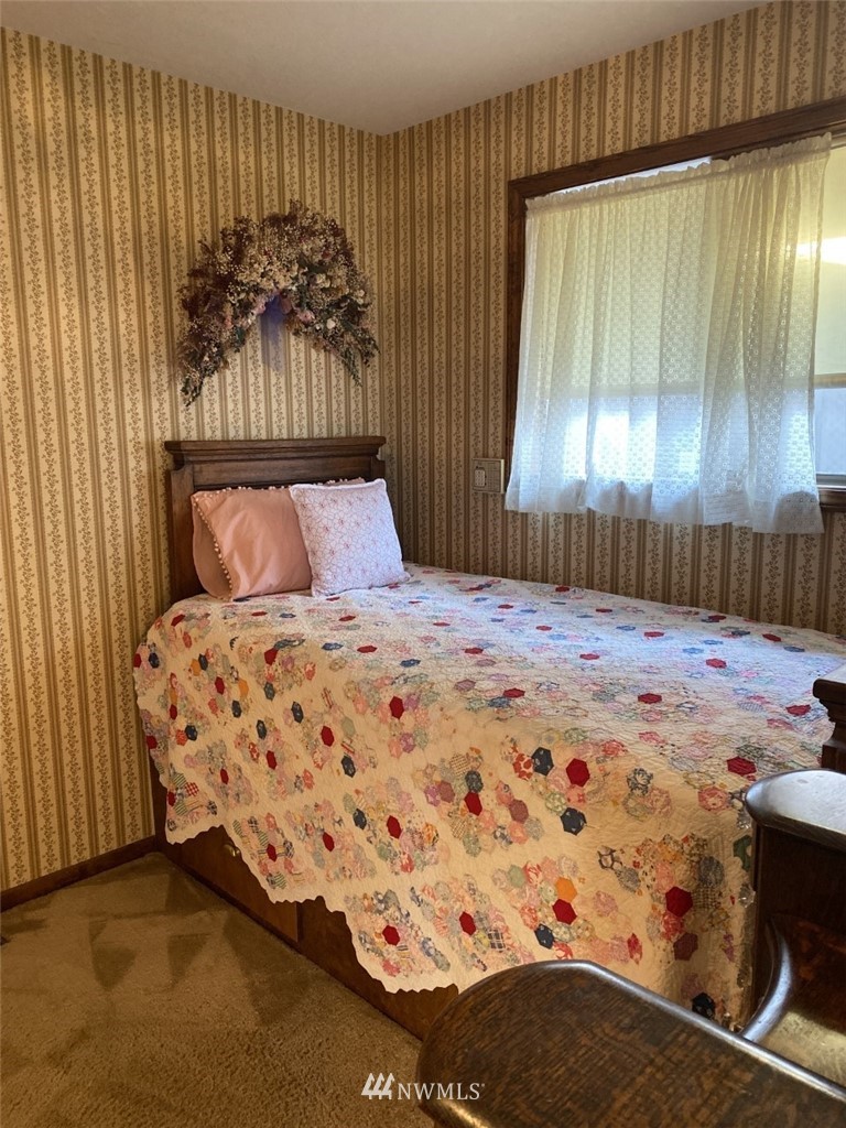 7419 Willow Grove Road Longview, WA 98632 - Photo 17 of 24 a bedroom with a bed and a mirror