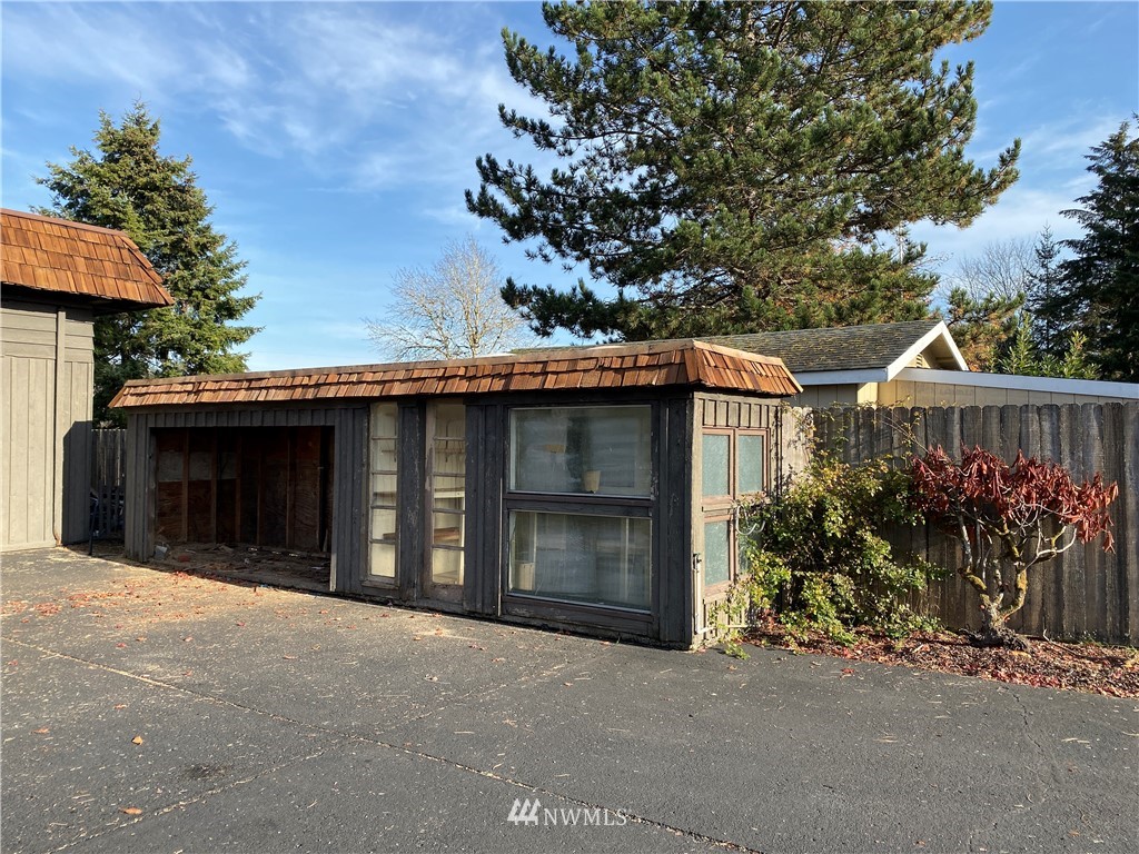 7419 Willow Grove Road Longview, WA 98632 - Photo 4 of 24 a house with a outdoor space