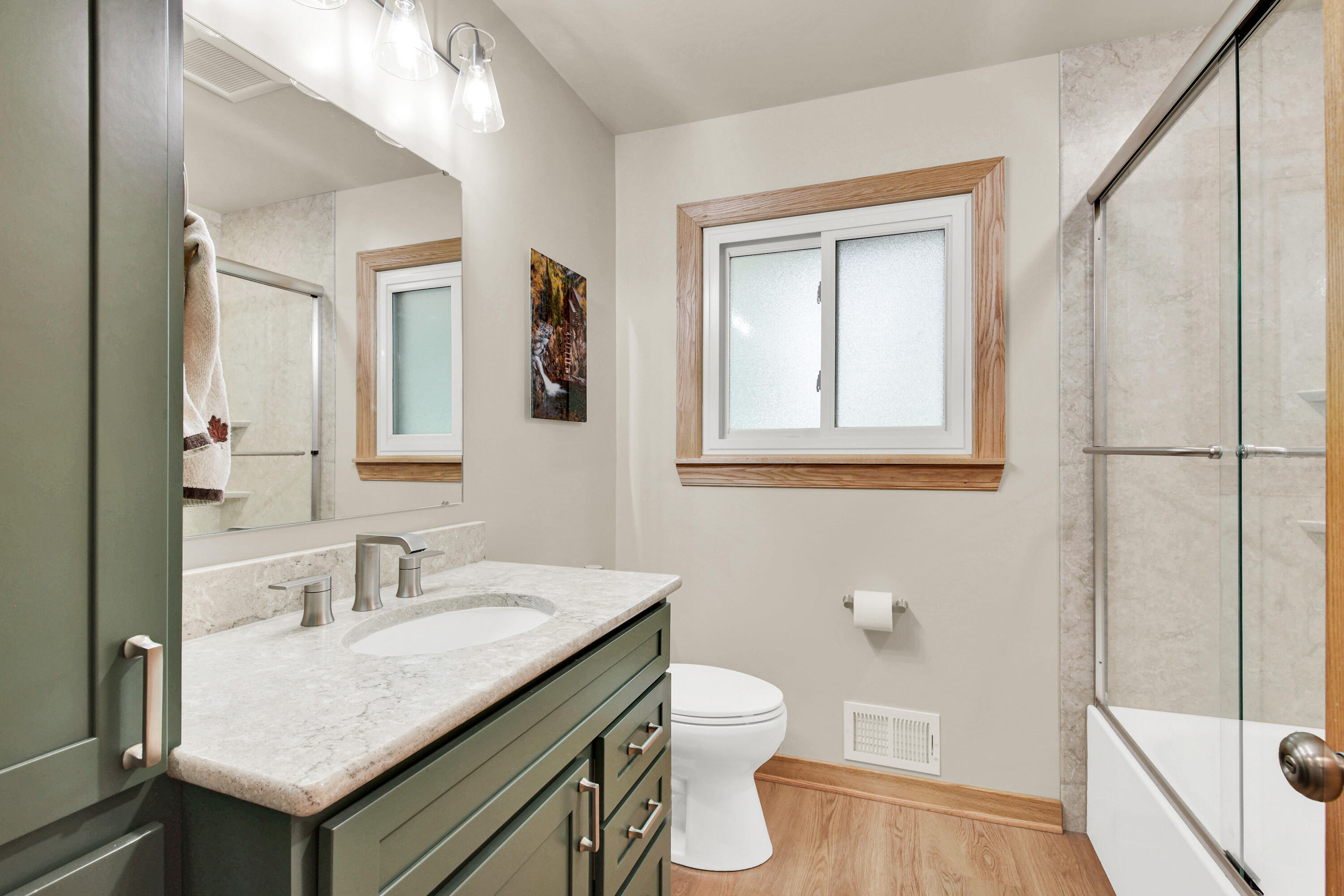 2614 West Chestnut Road Mequon, WI 53092 - Photo 13 of 25 Main Bathroom