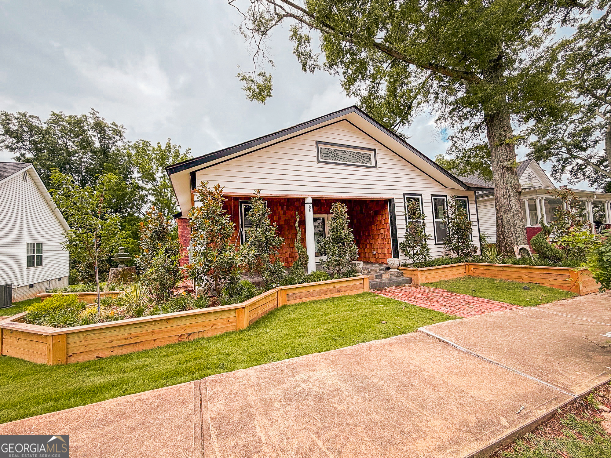 68 Spring Street Newnan, GA 30263 - Photo 3 of 33