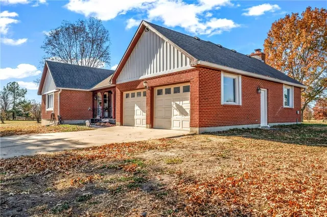 $400,000 | 148 Southwest 1971st Road, Kingsville, MO 64061
