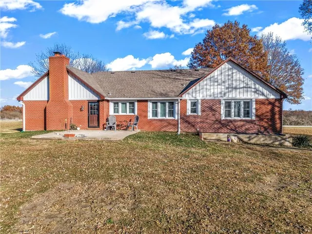 $400,000 | 148 Southwest 1971st Road, Kingsville, MO 64061