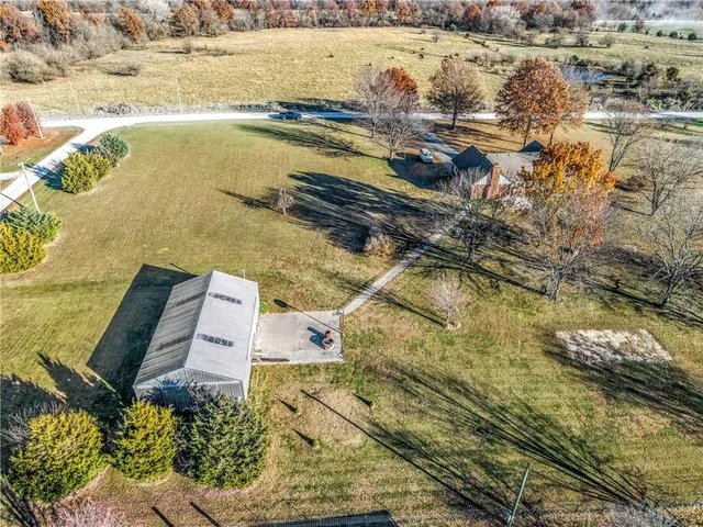 $400,000 | 148 Southwest 1971st Road, Kingsville, MO 64061