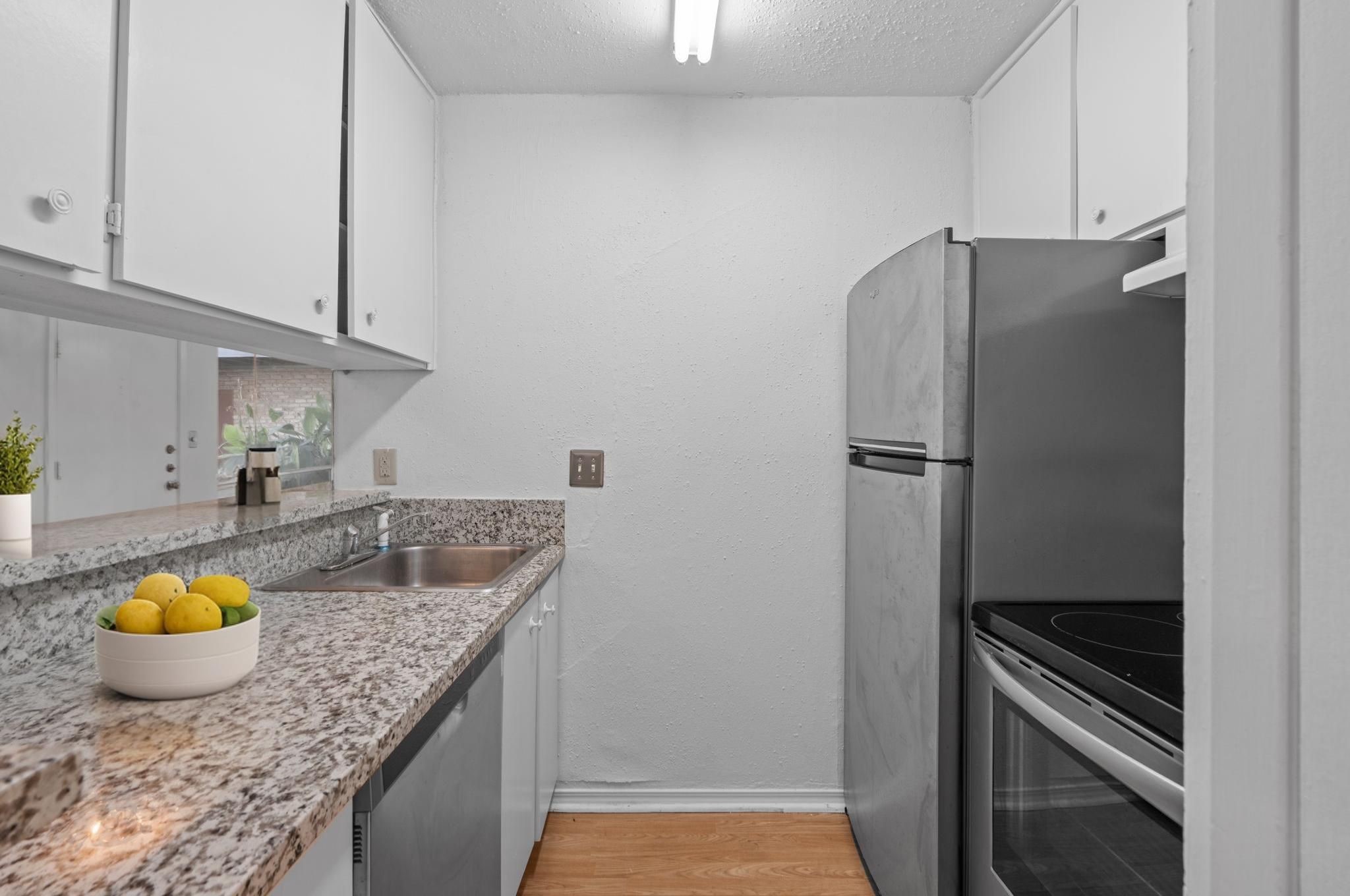1849 Marshall Street, Unit 9 Houston, TX 77098 - Photo 11 of 25 Kitchen - Virtually Staged