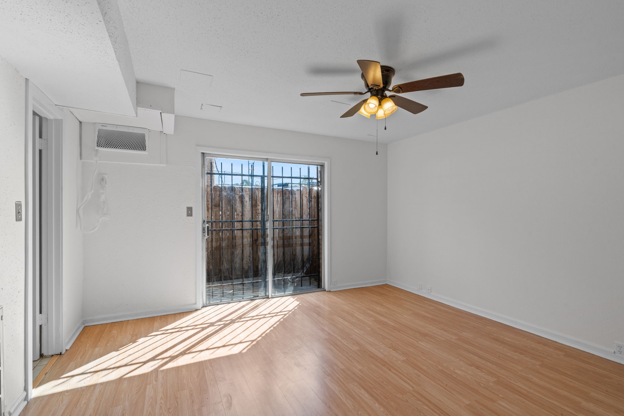 1849 Marshall Street, Unit 9 Houston, TX 77098 - Photo 16 of 25 Primary Bedroom Faces West