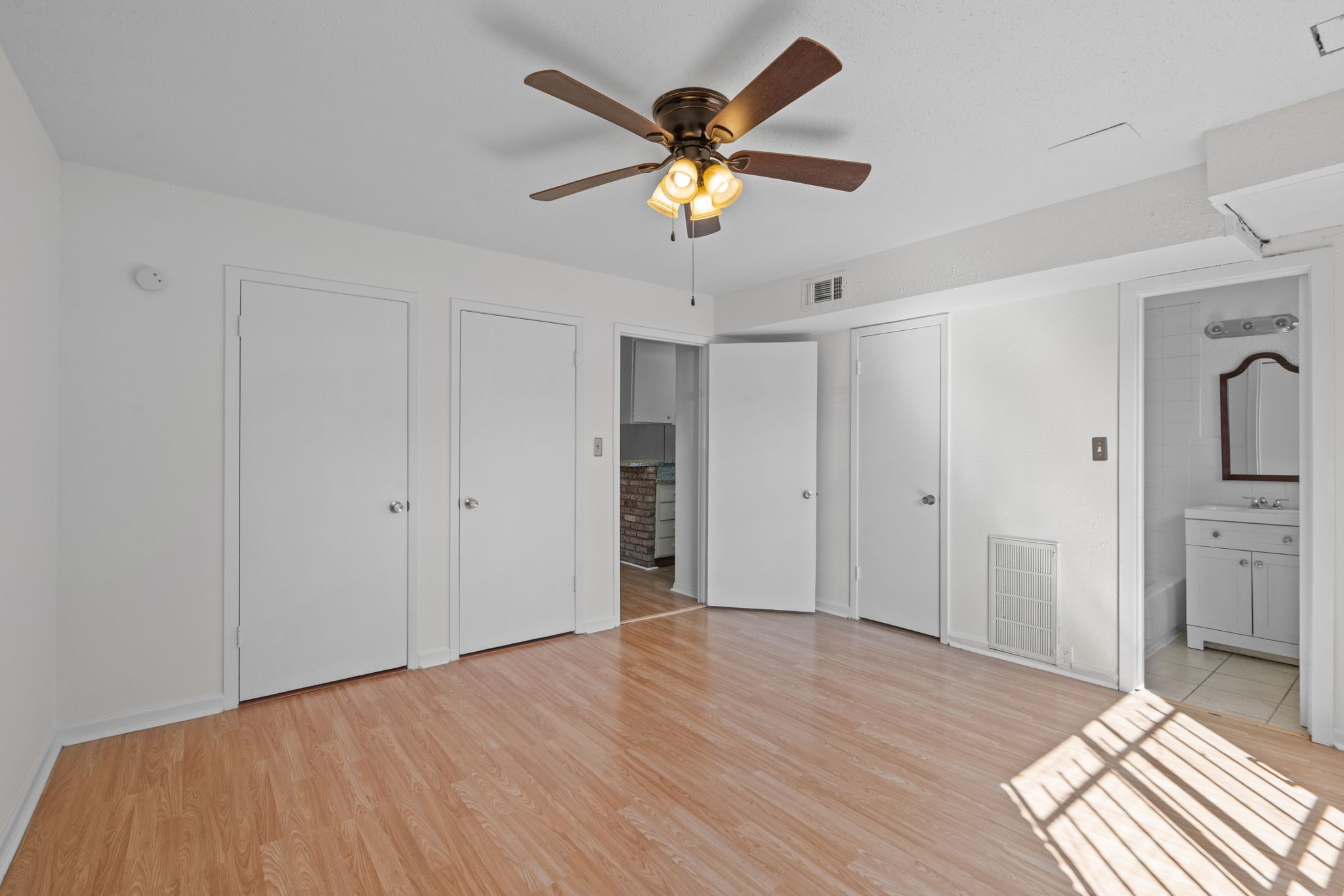 1849 Marshall Street, Unit 9 Houston, TX 77098 - Photo 17 of 25 Primary Bedroom