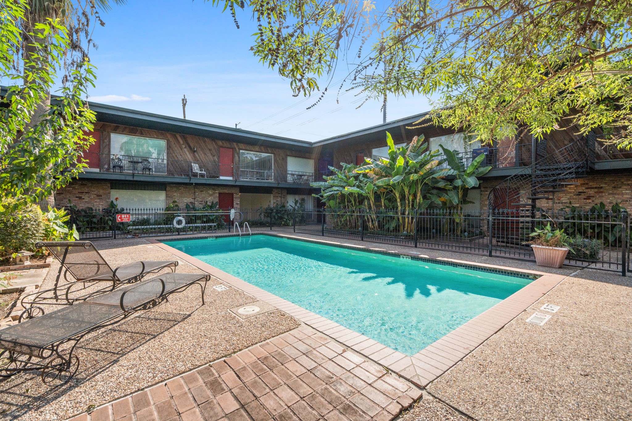 1849 Marshall Street, Unit 9 Houston, TX 77098 - Photo 20 of 25 Beautiful Courtyard