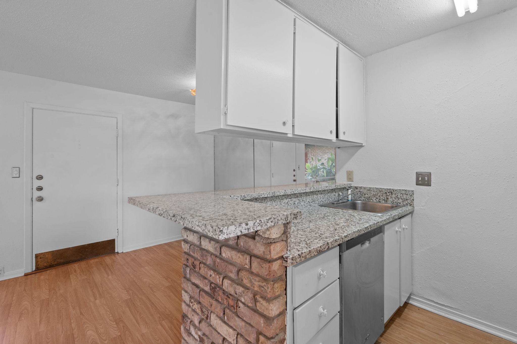 1849 Marshall Street, Unit 9 Houston, TX 77098 - Photo 5 of 25 Kitchen