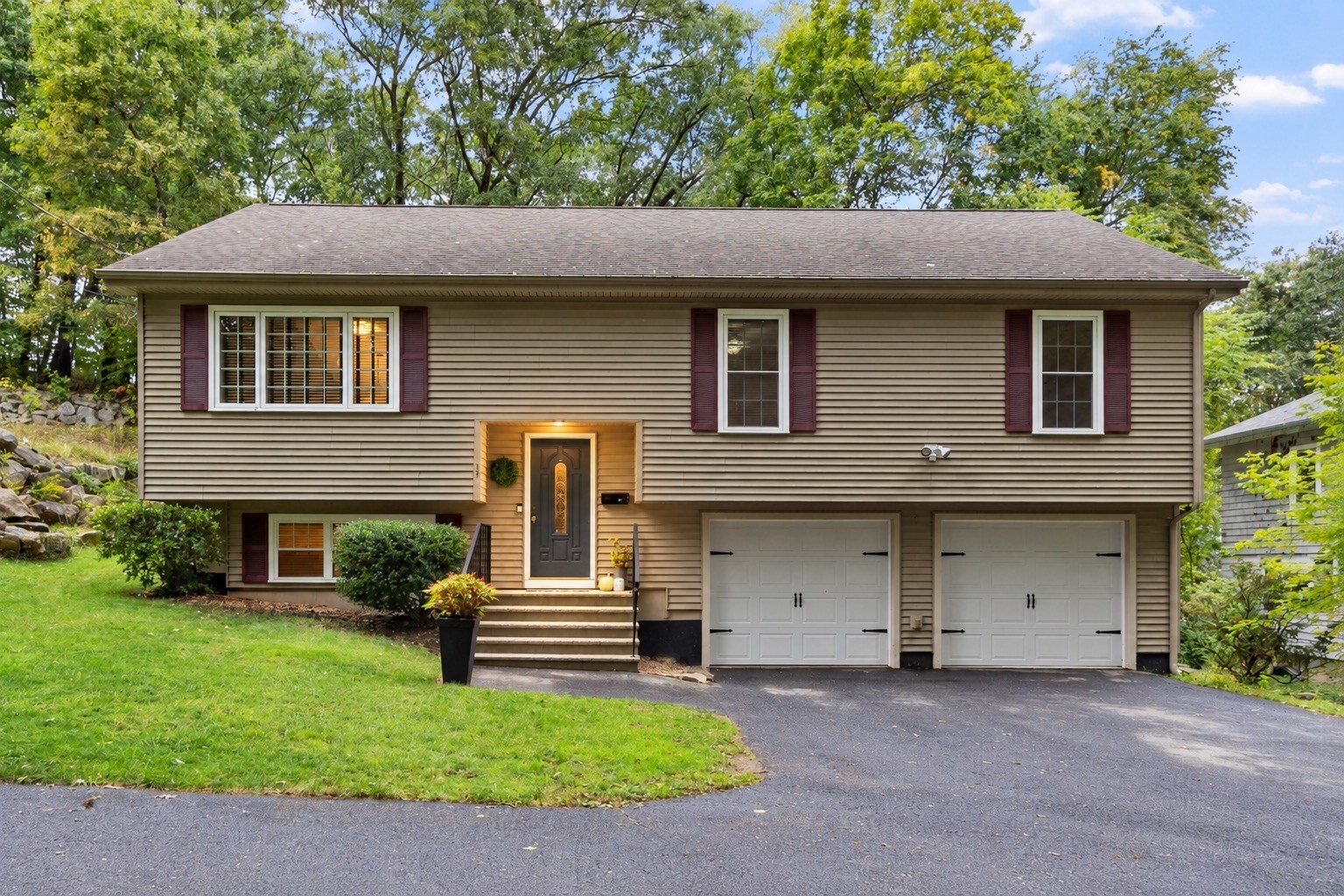 17 Teddy Road Worcester, MA 01603 - Photo 1 of 39 Gallery Image 1