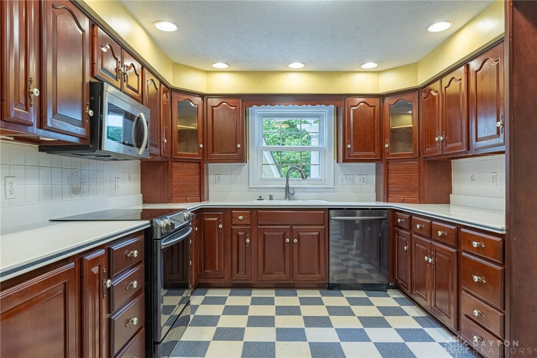 1919 Tait Circle Road Kettering, OH 45429 - Photo 9 of 69