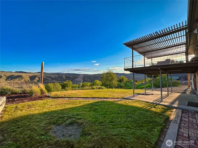a view of an outdoor space and a yard