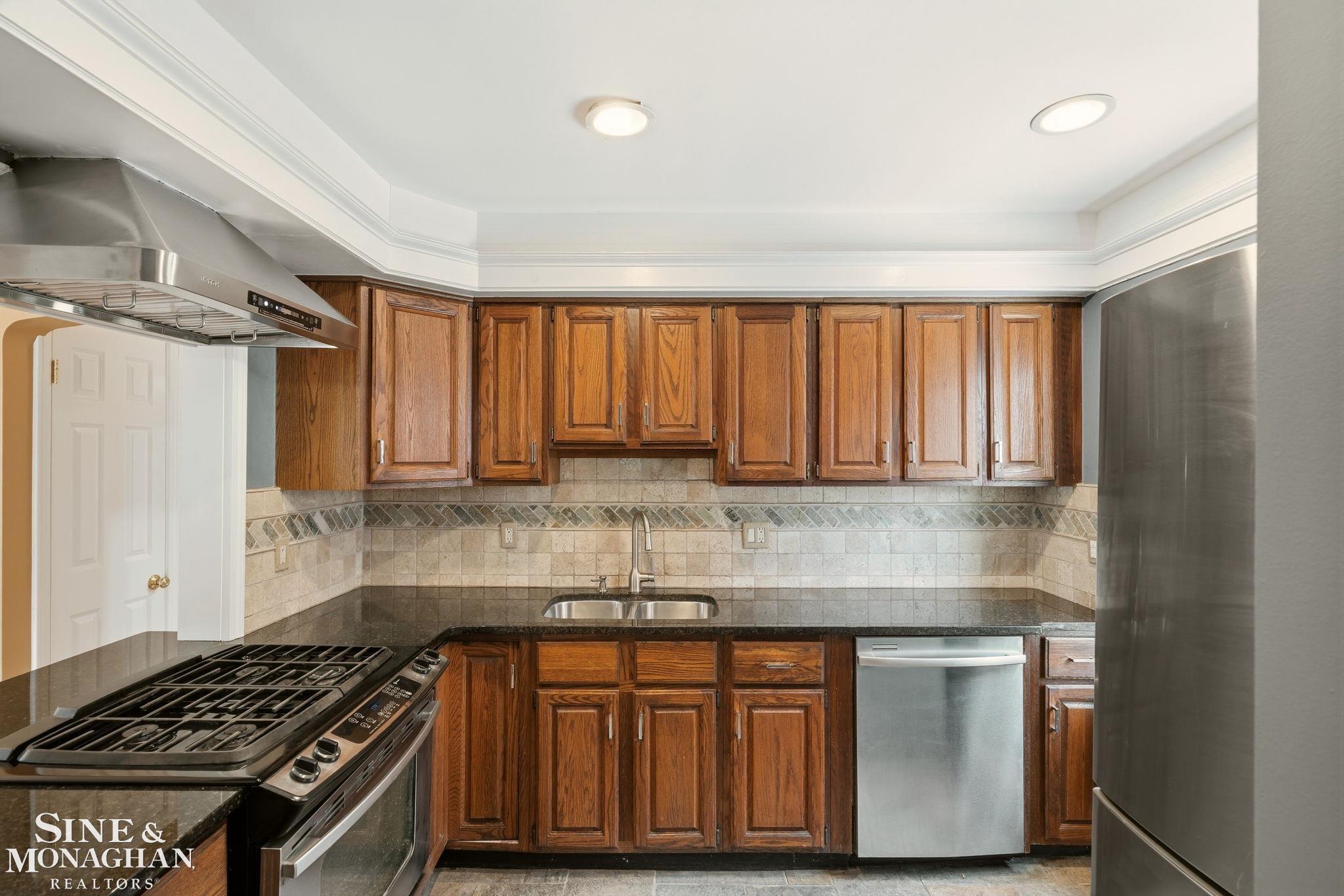 1641 Hampton Road Grosse Pointe Woods, MI 48236 - Photo 19 of 70