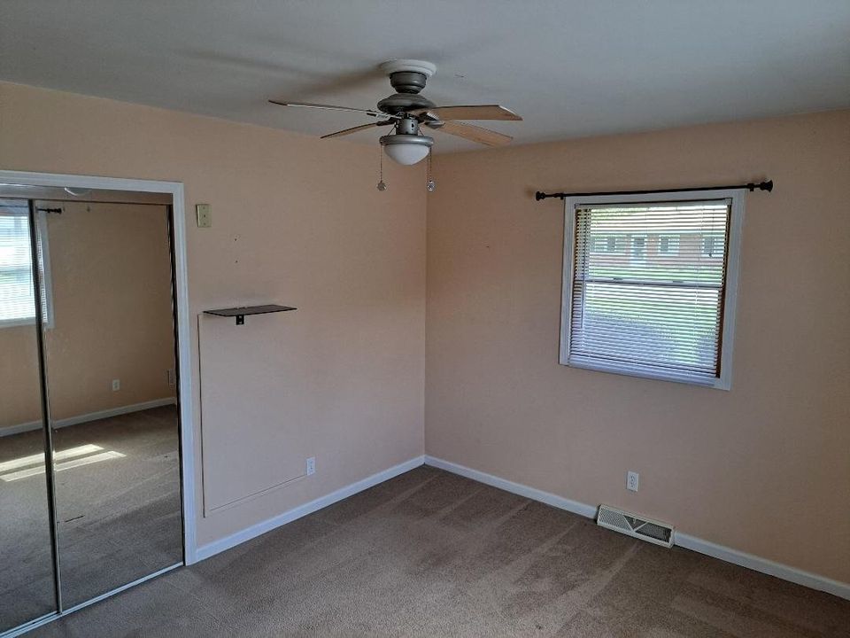 9155 Kings Road Morris, IL 60450 - Photo 13 of 15 an empty room