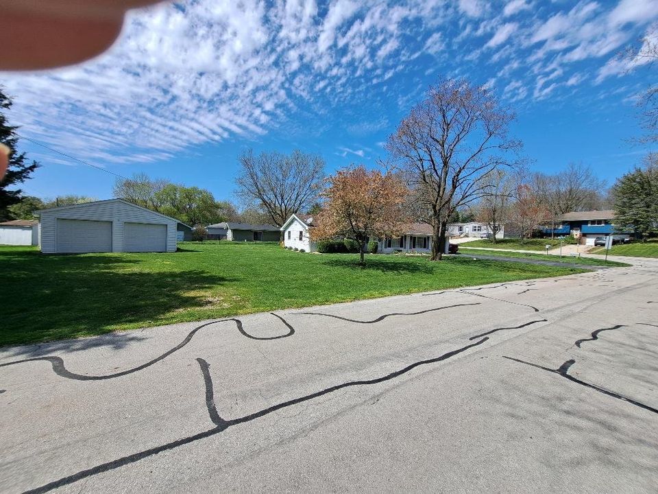 9155 Kings Road Morris, IL 60450 - Photo 3 of 15 a view of a park with large trees