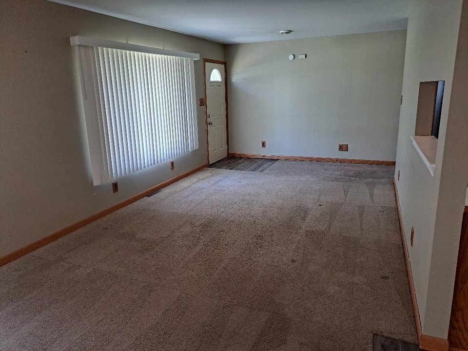 9155 Kings Road Morris, IL 60450 - Photo 6 of 15 a view of a livingroom with an empty space