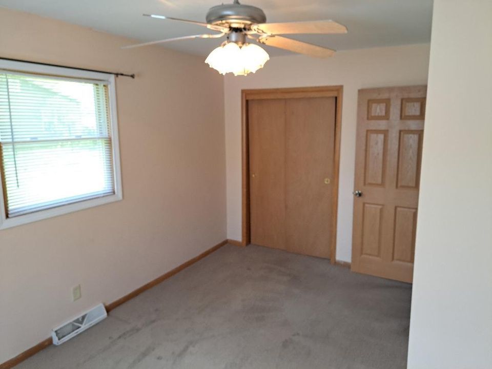 9155 Kings Road Morris, IL 60450 - Photo 10 of 15 an empty room with windows and fan