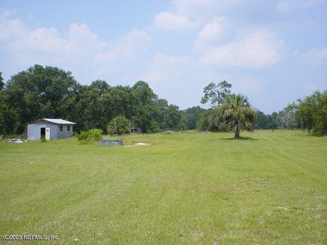 1149 Cousintown Road Interlachen, FL 32148 - Photo 3 of 4 BACK YARD