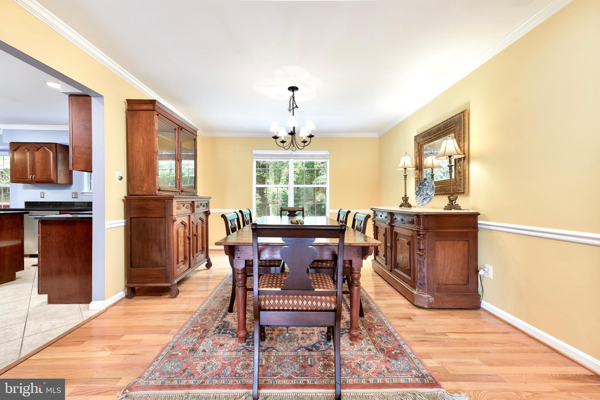 21297 Mirror Ridge Place Sterling, VA 20164 - Photo 5 of 44 LARGE ENTERTAINING DINING ROOM