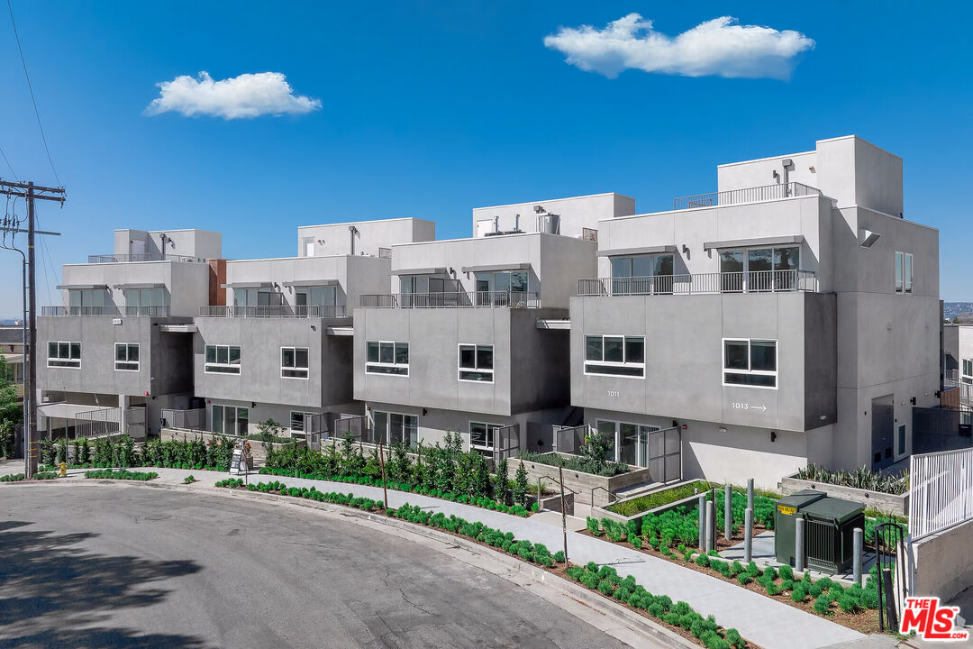 1011 Everett Street, Unit A201 Los Angeles, CA 90026 - Photo 4 of 17 a front view of a multi story building