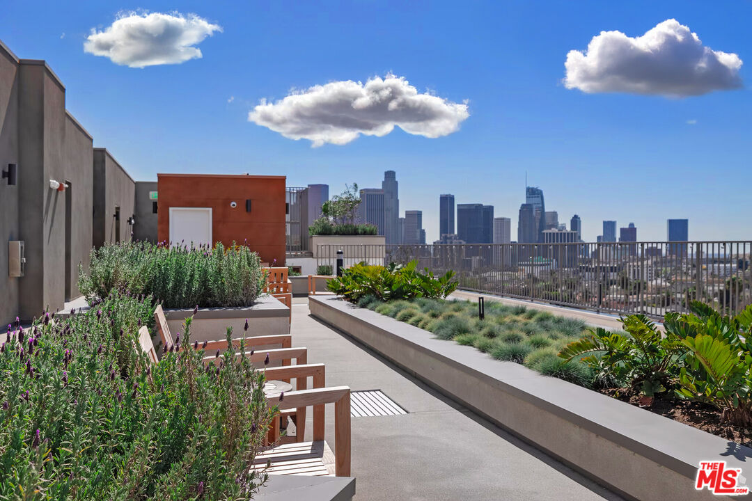 1011 Everett Street, Unit A201 Los Angeles, CA 90026 - Photo 5 of 17