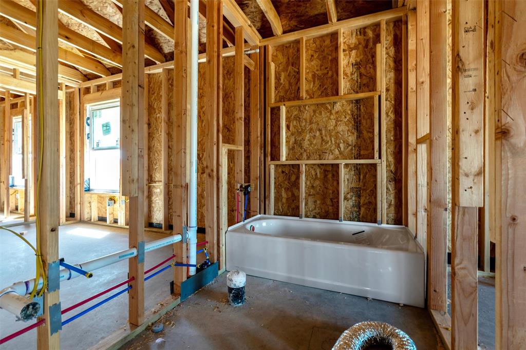 1300 Promised Land Road Hewitt, TX 76643 - Photo 8 of 21 Additional content