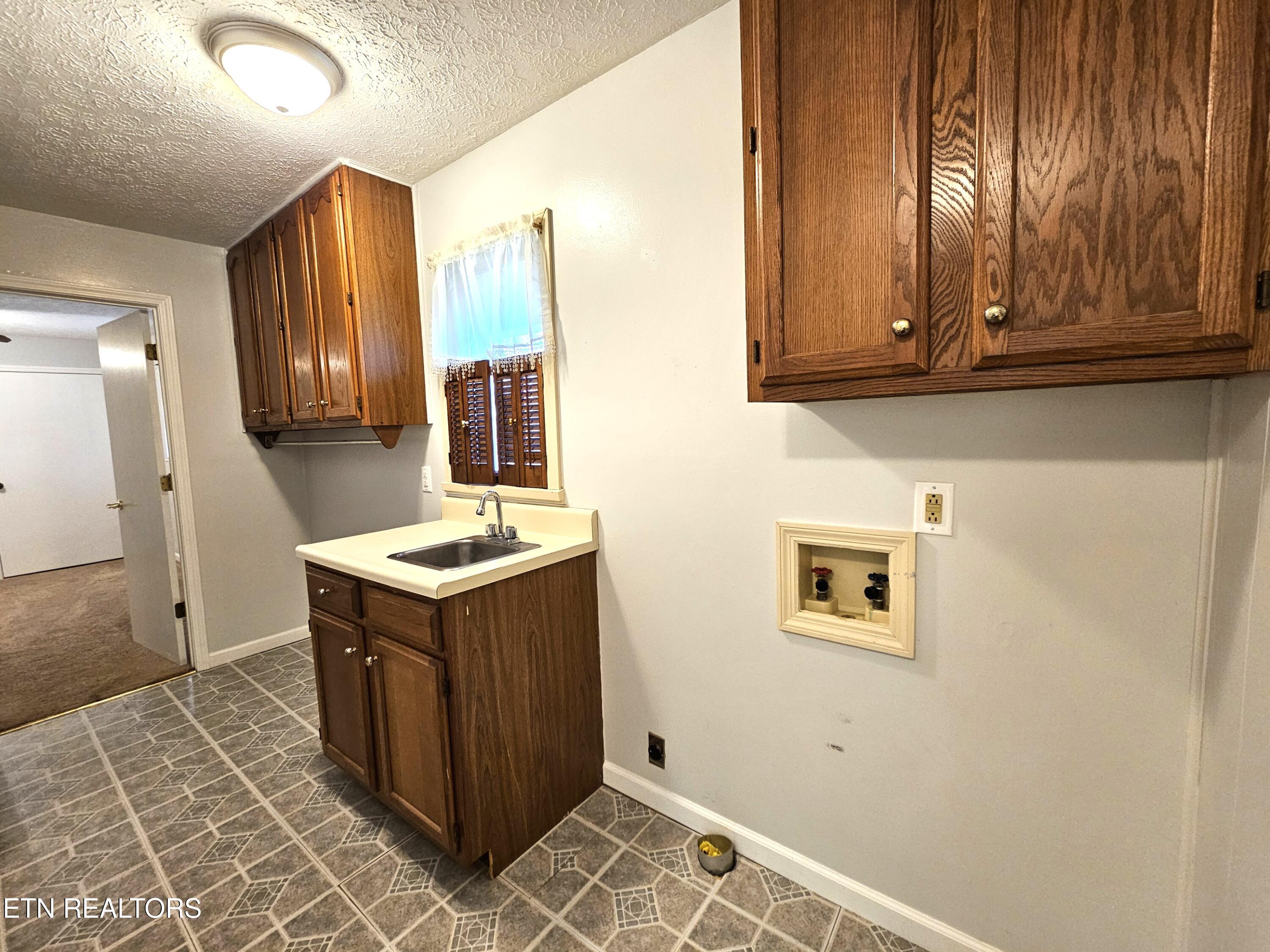9430 North Ruggles Ferry Pike Strawberry Plains, TN 37871 - Photo 22 of 27 Laundry with sink & storage
