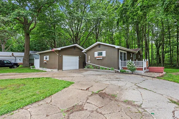 $359,900 | 17700 Thornapple Lane, Spring Lake, MI 49456