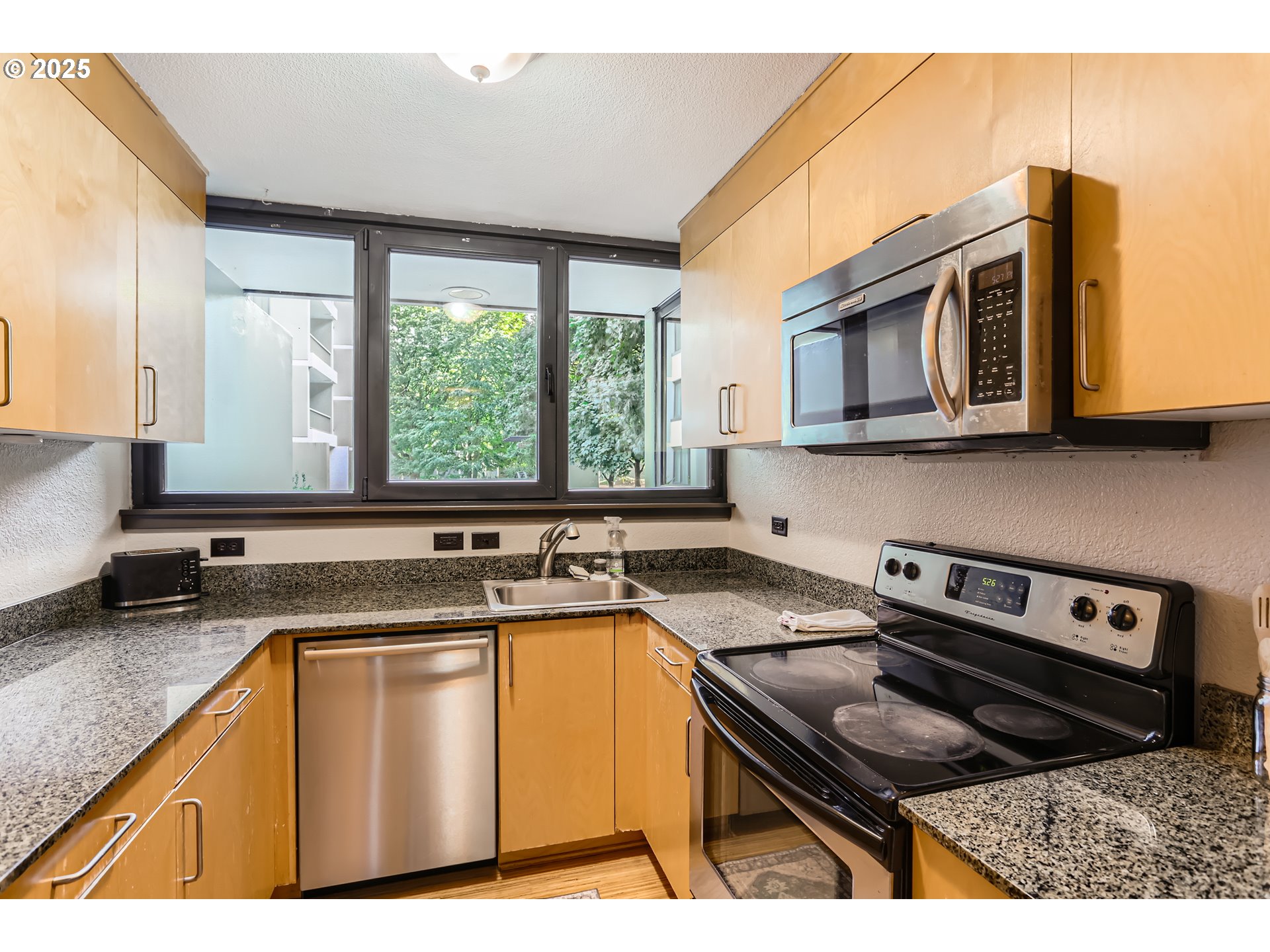 255 Southwest Harrison Street, Unit TH1 Portland, OR 97201 - Photo 16 of 40 Kitchen