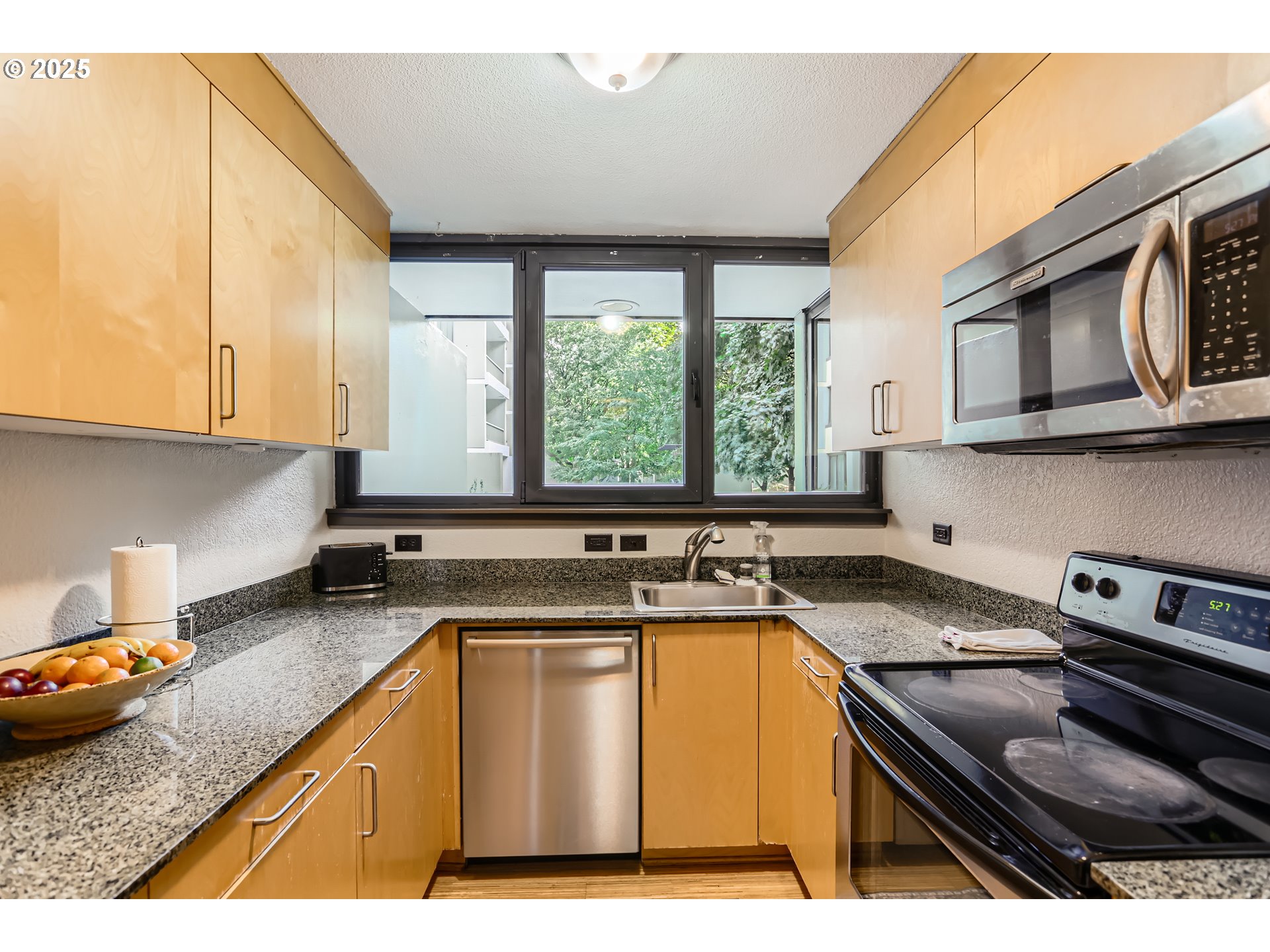 255 Southwest Harrison Street, Unit TH1 Portland, OR 97201 - Photo 17 of 40 Kitchen