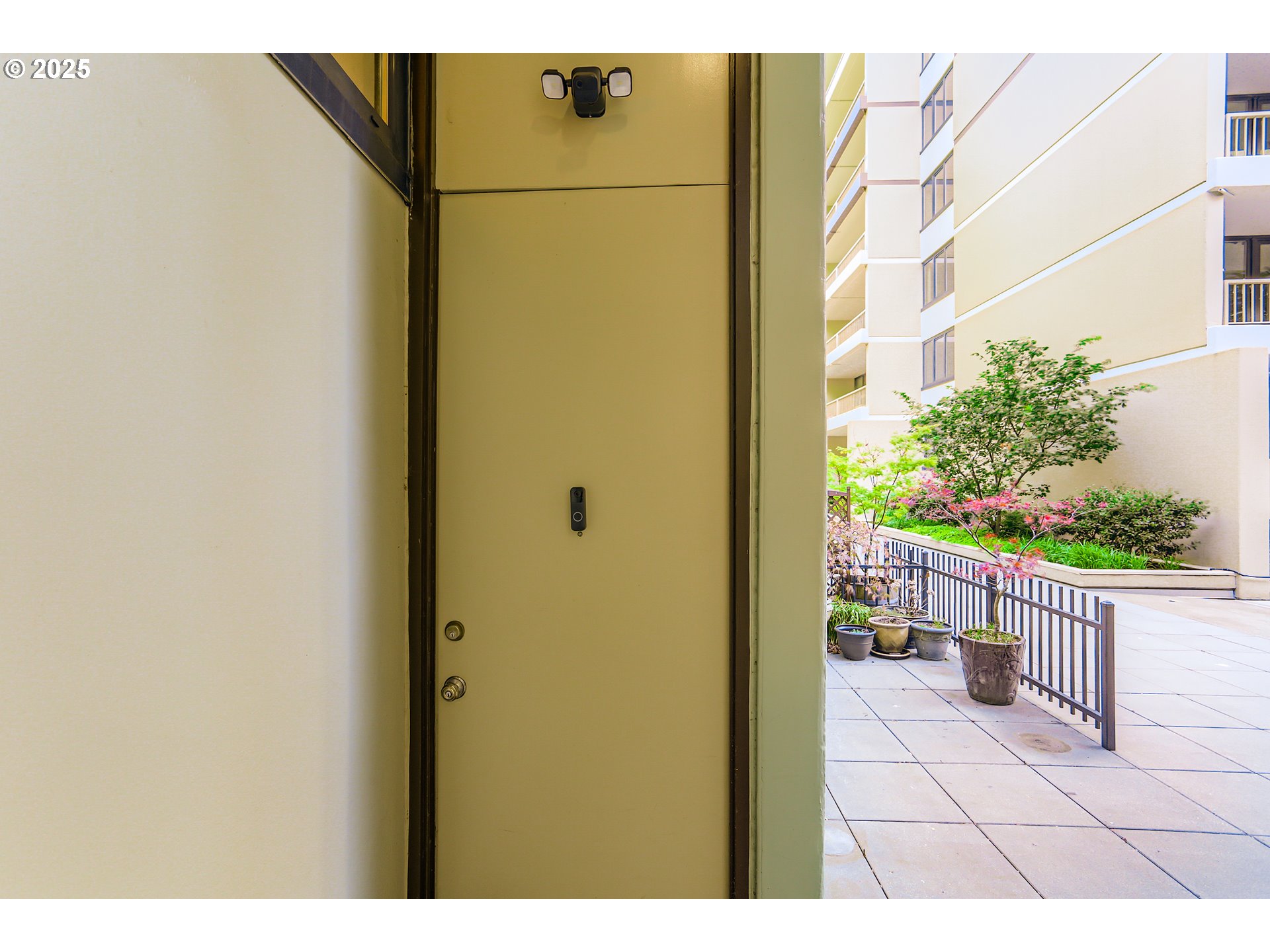 255 Southwest Harrison Street, Unit TH1 Portland, OR 97201 - Photo 4 of 40 Entrance/Foyer