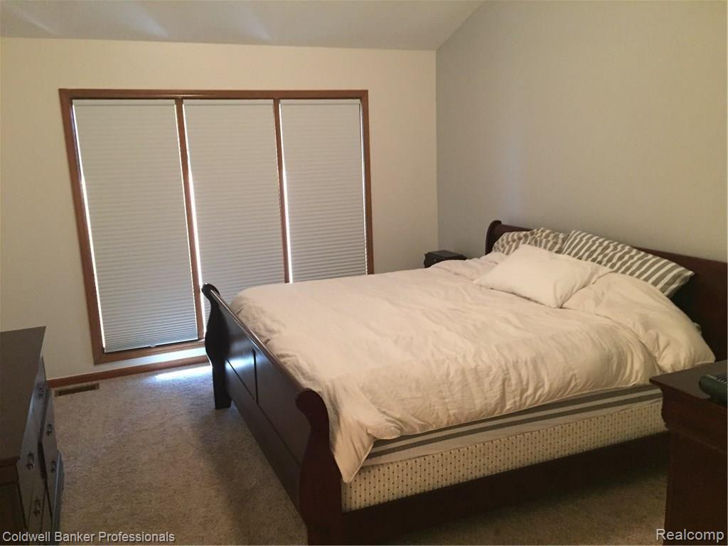 45277 Glengarry Road Canton, MI 48188 - Photo 9 of 9 IMG_2135.JPG