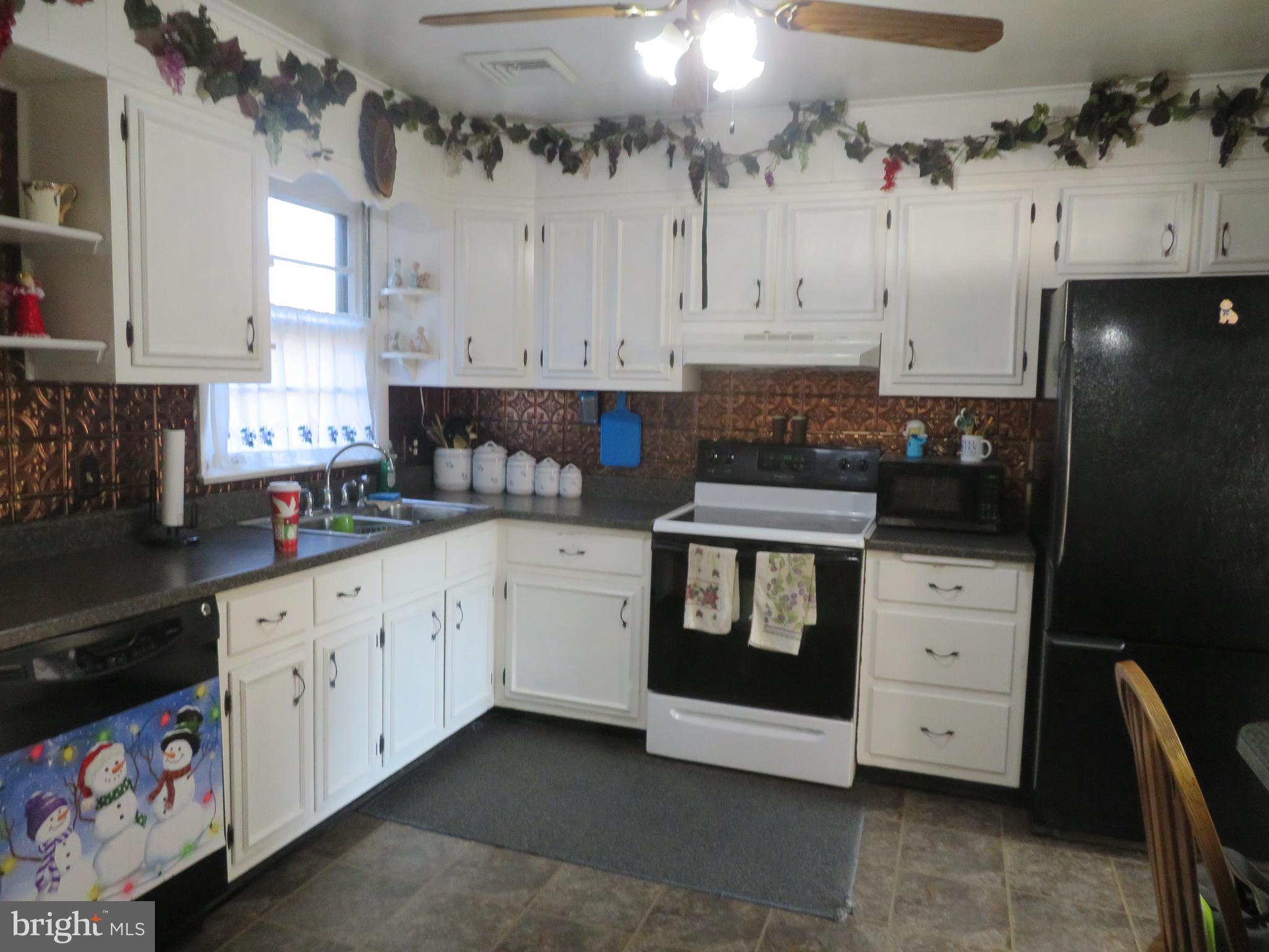 385 Buchert Road Pottstown, PA 19464 - Photo 5 of 16 Kitchen