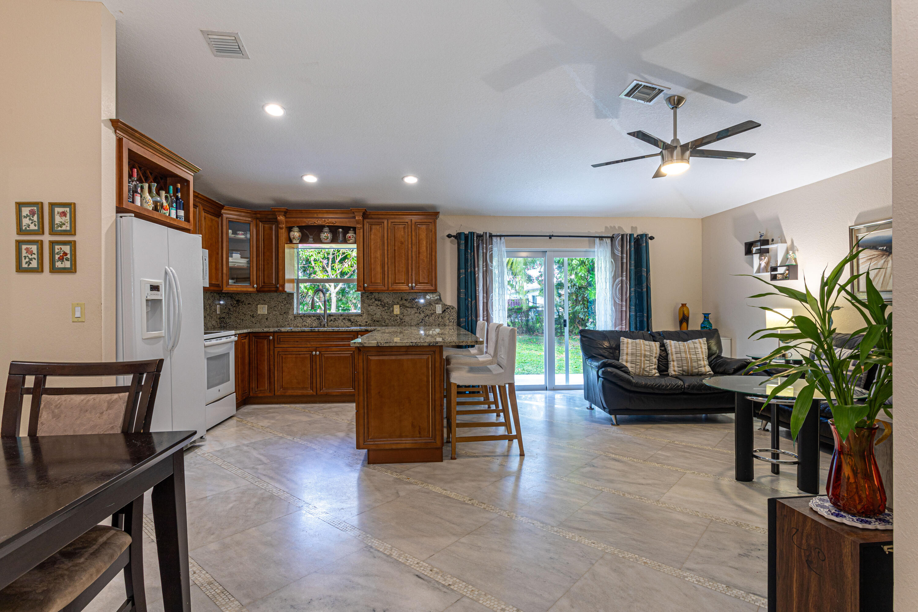 4454 Foss Road Lake Worth, FL 33461 - Photo 5 of 26 casa-10_1