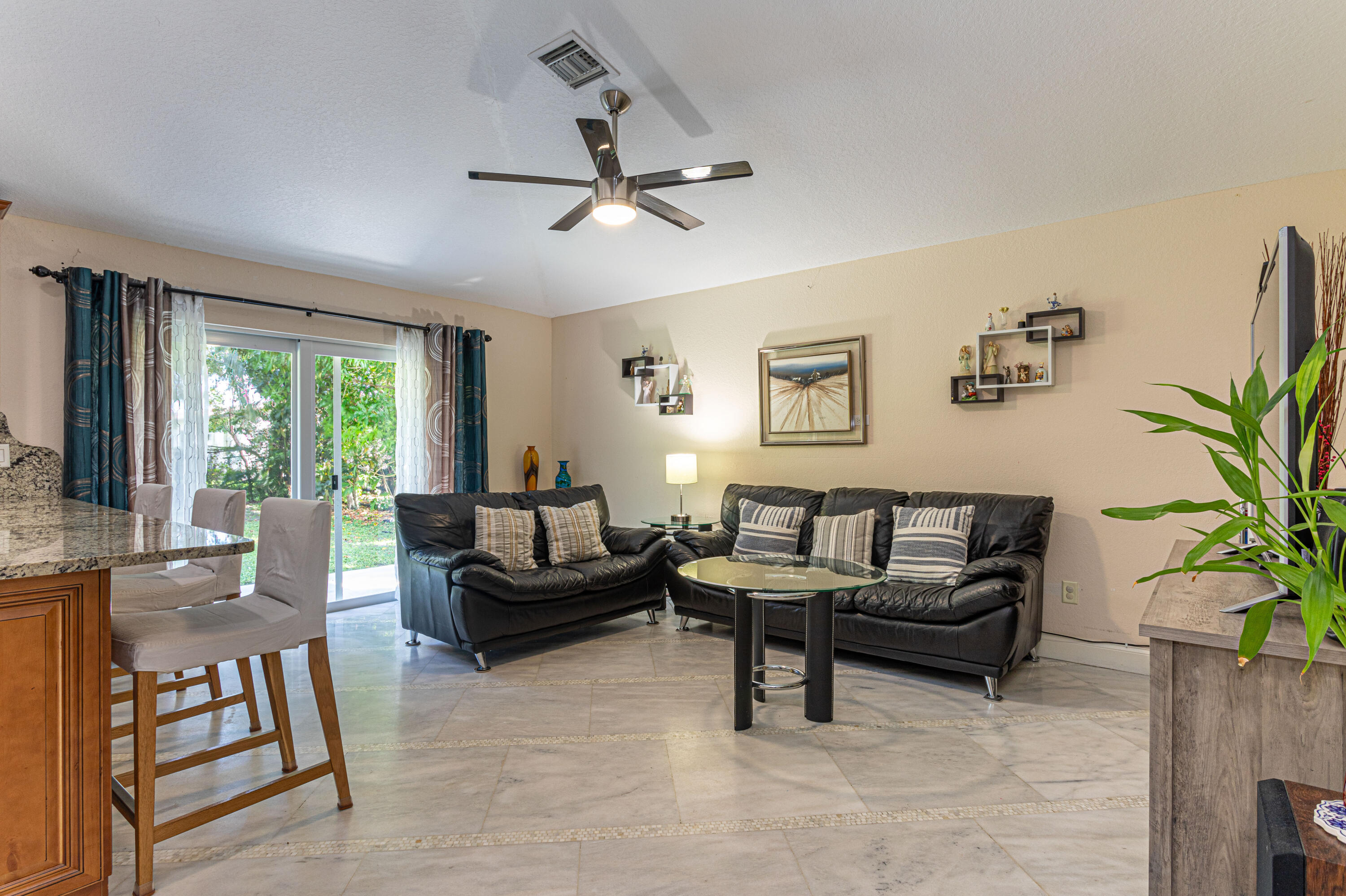 4454 Foss Road Lake Worth, FL 33461 - Photo 6 of 26 casa-11_1