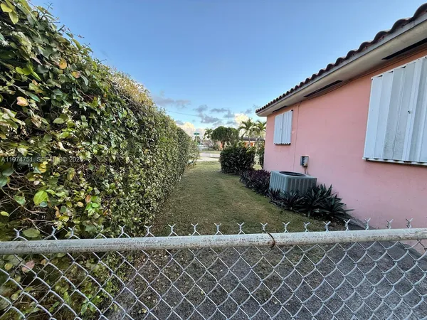 $650,000 | 9951 Southwest 39th Terrace, Miami, FL 33165