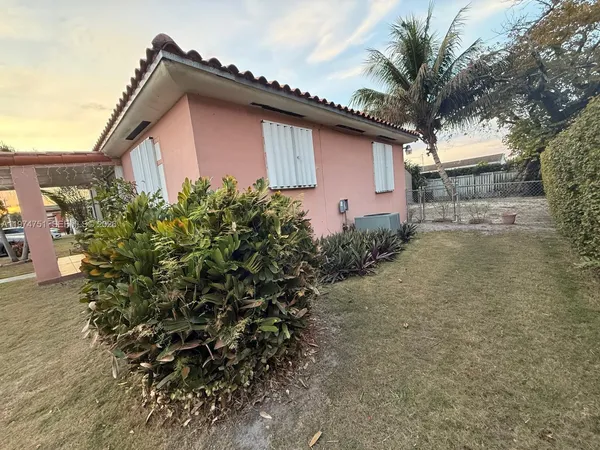 $650,000 | 9951 Southwest 39th Terrace, Miami, FL 33165