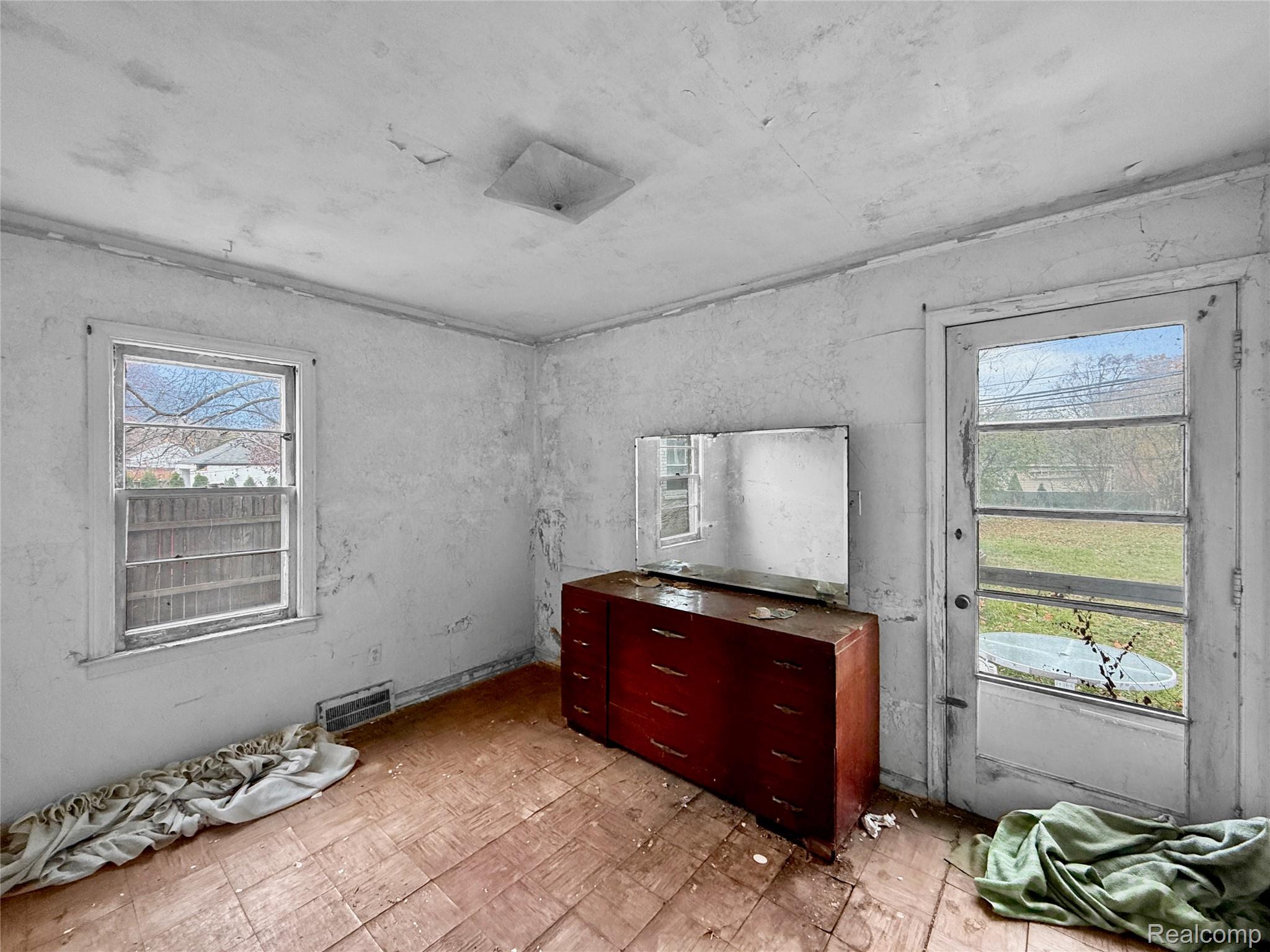 1768 Hampton Road Grosse Pointe, MI 48236 - Photo 11 of 46 e413e01f7fa36ec3fbacf0cd10372460f461f52c.jpeg